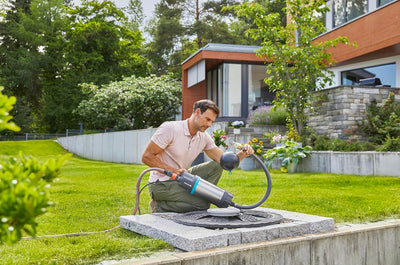 Gardena Schwimmende Absaugung Set: Schwimmkörper für Tauch-Druckpumpen mit 25 mm Schlauchdurchmesser