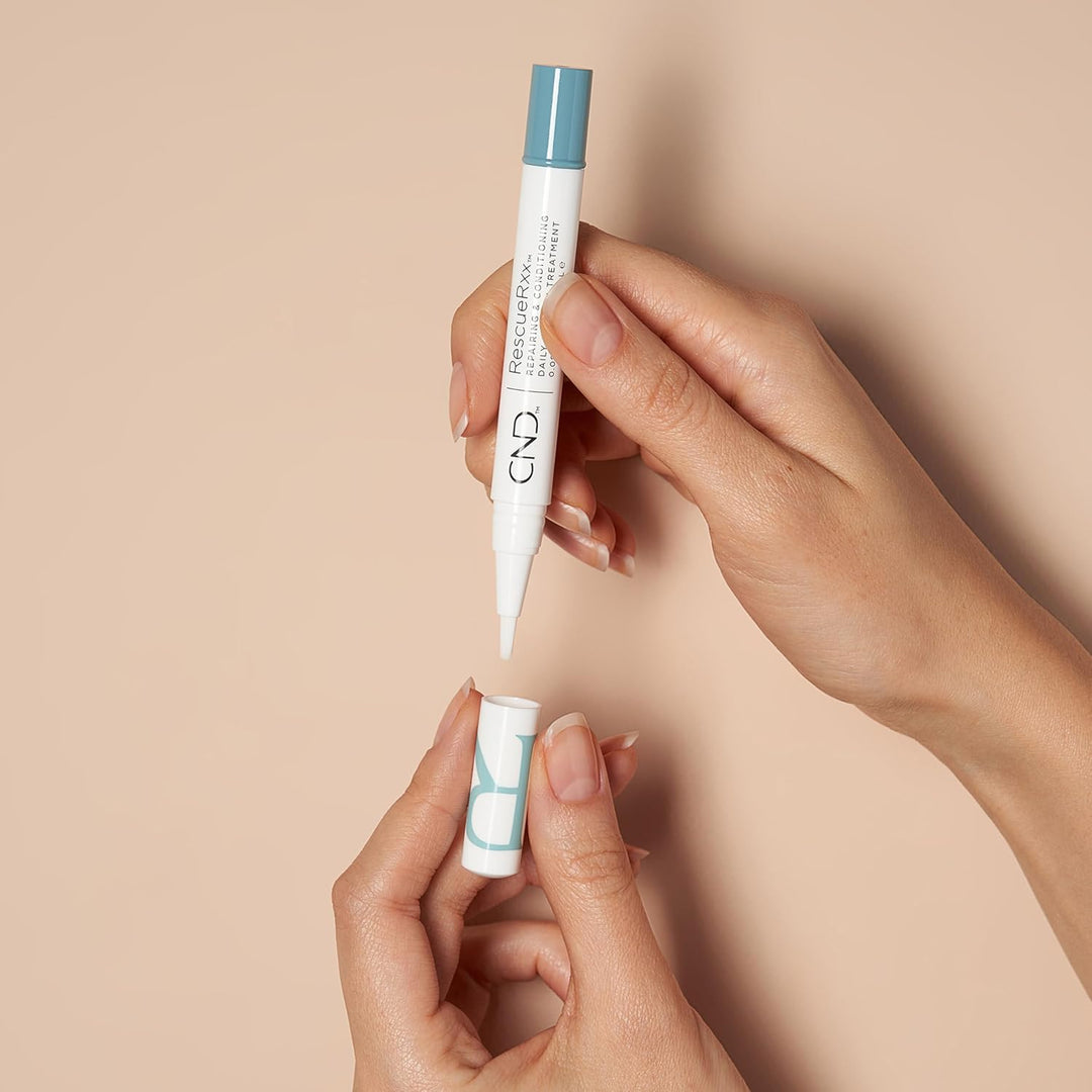 CND RescueXX Pflegestift - Pflegendes Öl für Nagelhaut und Nägel im Stiftformat, 2,36 ml