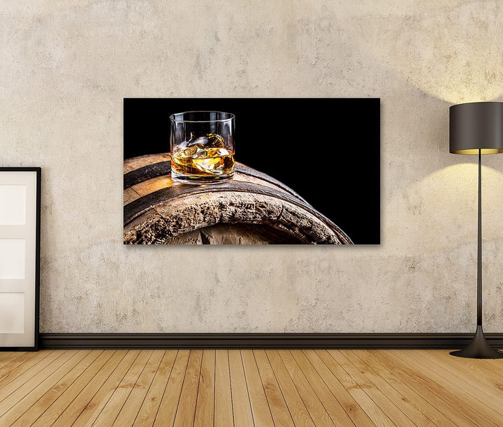 islandburner Bild auf Leinwand Glas Whisky Mit EIS Auf Alten Holzfass Wandbild Poster Kunstdruck Bil