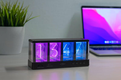 infactory Uhr: Tischuhr in Röhren-Optik, RGB-LEDs, USB-A/C-Anschluss, USB-betrieben (Tischuhr in Röh