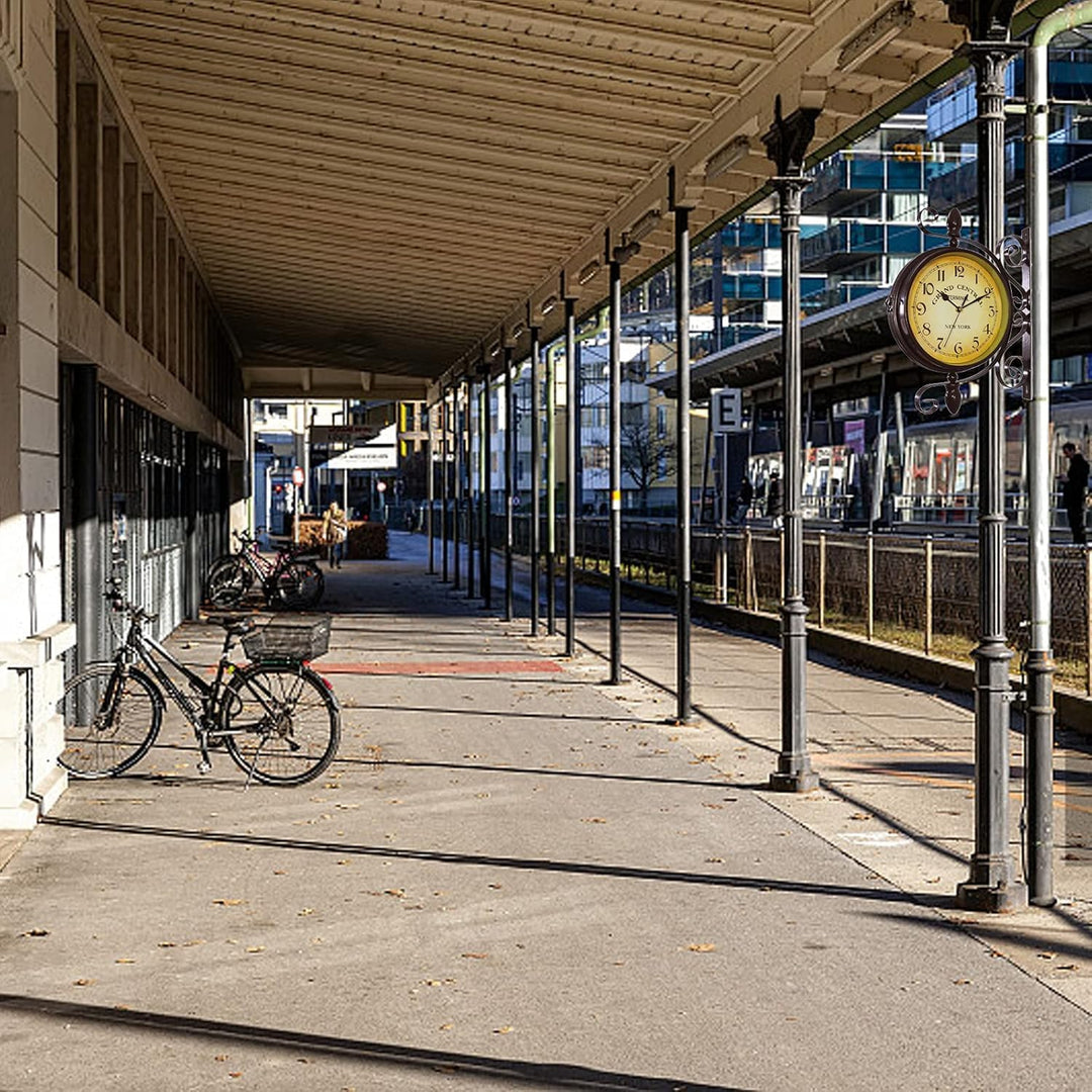ConBlom Doppelseitige Bahnhofsuhr, im Retro Design Schmiedeeisen runde Bahnhofsuhr, Wohnen Nostalgie