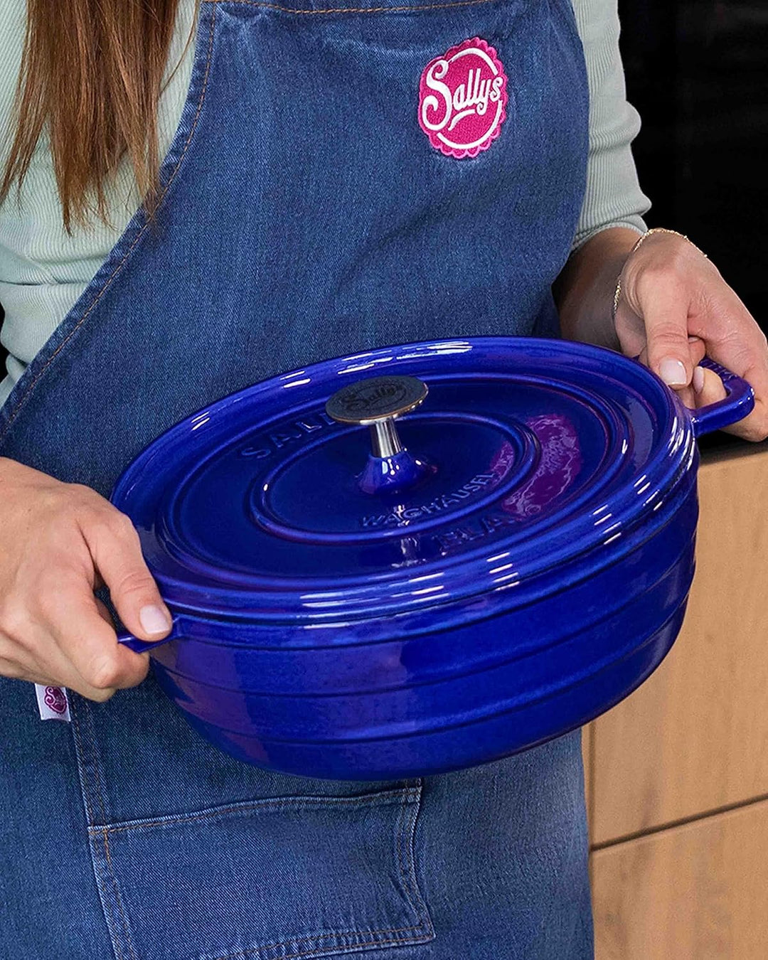 Sallys 'Ela' Deluxe Gusseisentopf - Robustes und Hochwertiges Kochjuwel für Perfektes Garen (Royal B