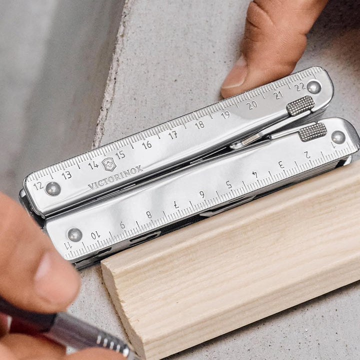 Victorinox Multifunktionstool, SwissTool, Multitool Messer, 26 Funktionen, Kombi-Spitzzange, Festste