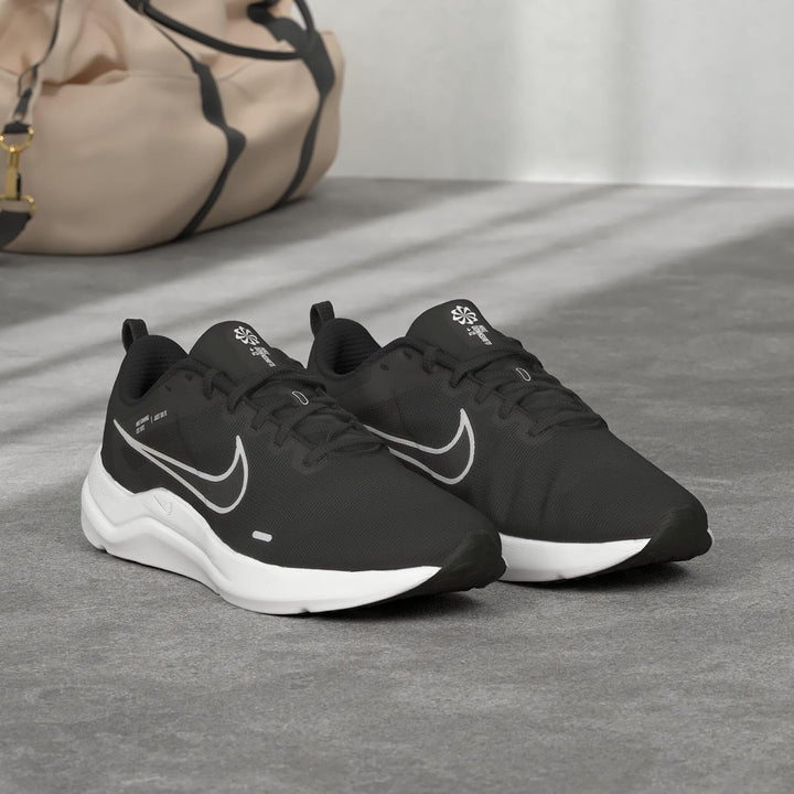Nike Herren Downshifter 12Sneaker 40.5 EU Black White Dk Smoke Grey Pure, 40.5 EU Black White Dk Smo