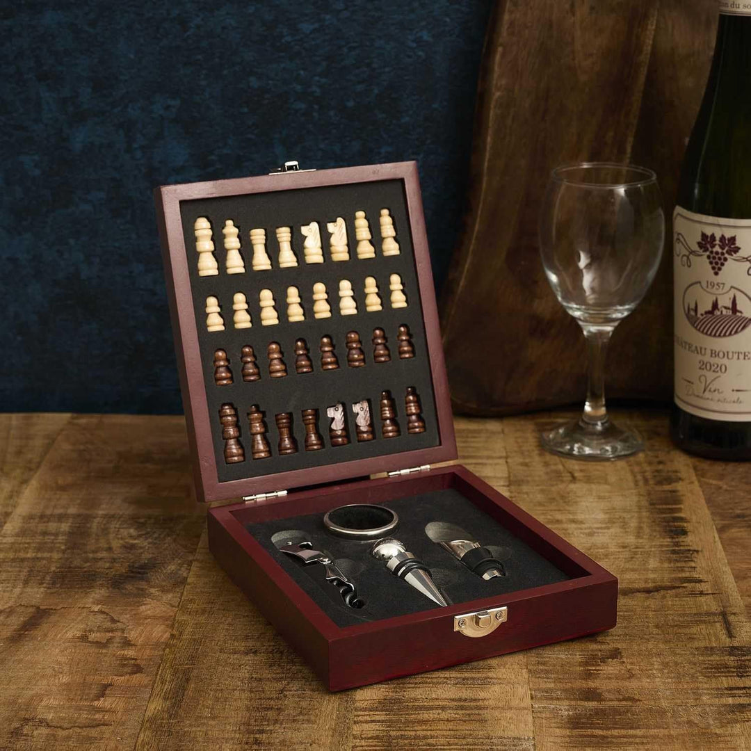 Wein- und Schachset im Holzbox – Elegantes Geschenkset mit Schachbrett, Figuren & Weinaccessoires –