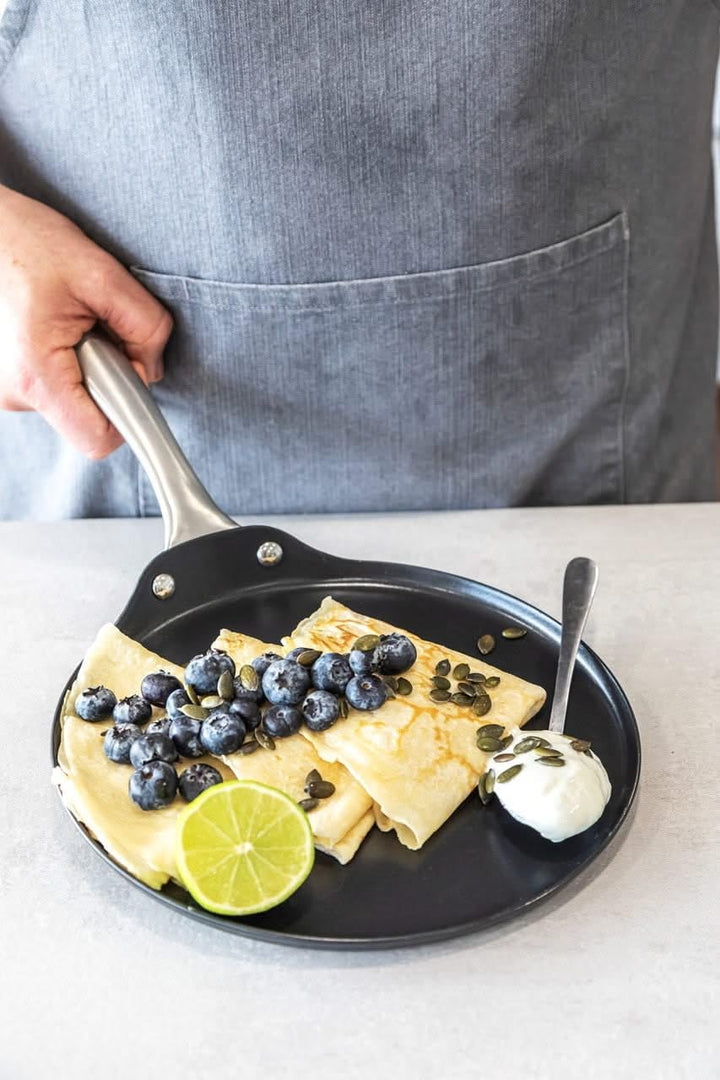 KitchenCraft MasterClass Carbon stahl Antihaft-Induktionspfanne für Crêpes und Pfannkuchen, 24 cm Ei