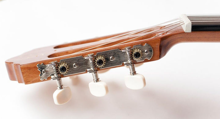 Voggenreiter VOLT Konzert-Gitarre, 0376-7, 4/4, aus Portugal, 650 Mensur, Eichendecke, sehr schöne m