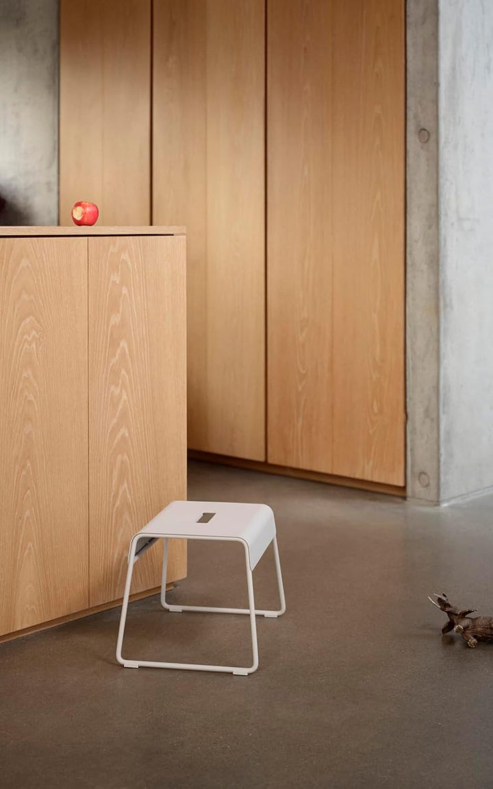 Zone Denmark A-Stool Trittschemel/Tritthocker aus Stahl, stabil und rutschsicher, 39 x 30 x 27,5 cm,