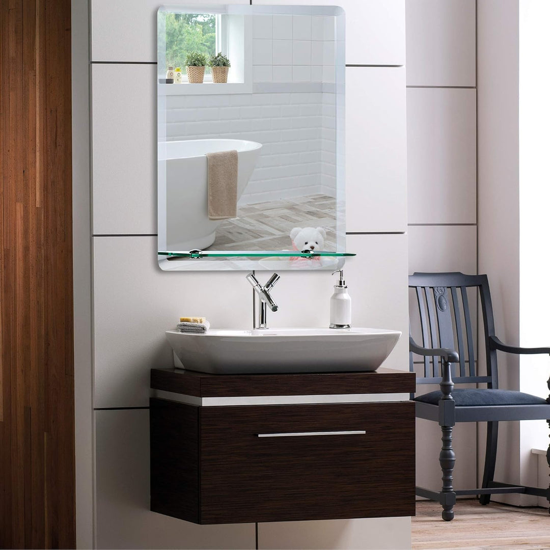Schöner rechteckiger Badezimmerspiegel mit Ablage, modern und stylish, mit abgerundeten Kanten, Wand