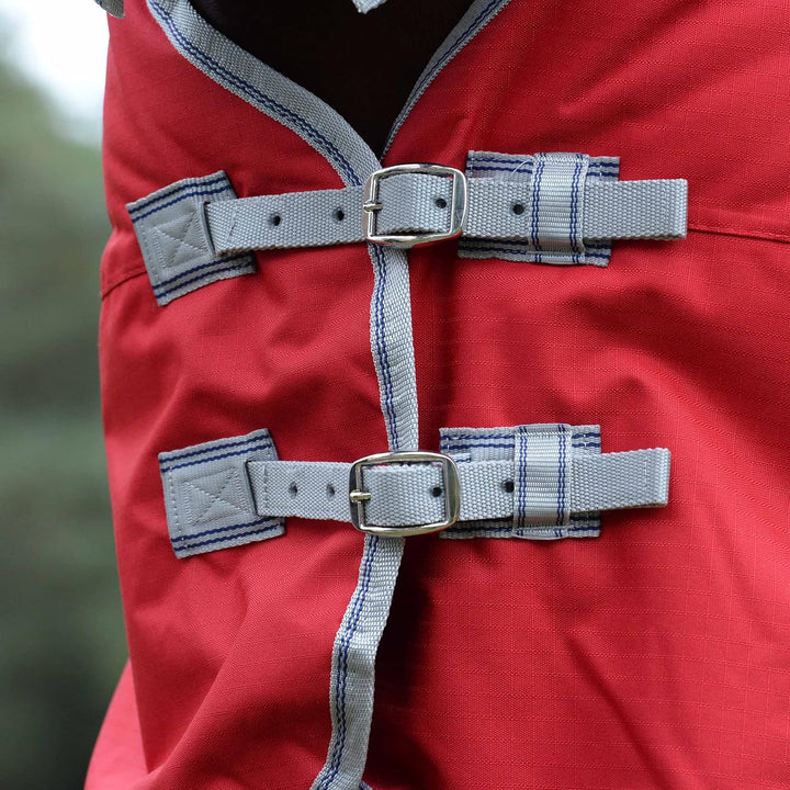 Weatherbeeta Comfitec klassische, leichte Standard-Pferdedecke in rot, silber, und marineblau, silbe