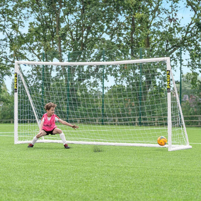 FORZA Fussballtor mit einem Klicksystem – das Fussball-Tor kann das ganze Jahr über bei jedem Wetter