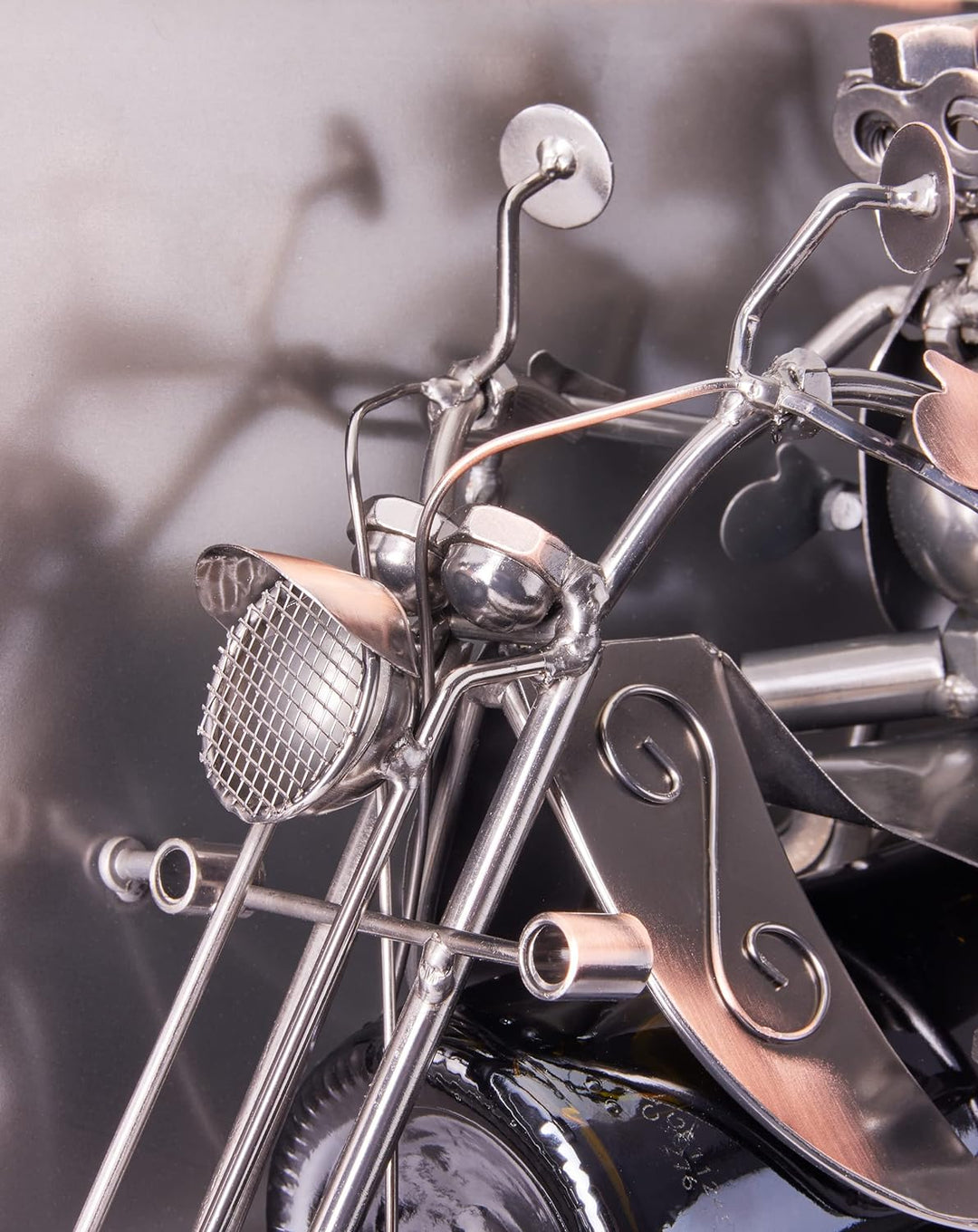 BRUBAKER Weinflaschenhalter Paar auf einem Motorrad - Wall Art Bild Metall - mit 3 Glashaltern - ink