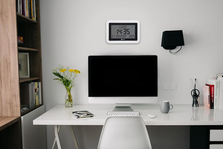 Digitale Uhr und ewiger Kalender – Die Viso 10 von Geemarc mit automatischer Zeiteinstellung und gro