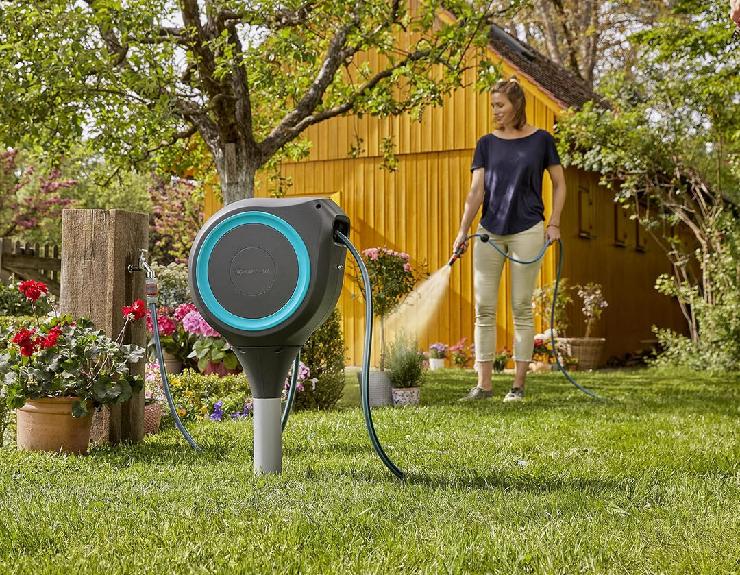 Gardena Garten-Schlauchbox RollUp S (türkis) 15 m: Schwenkbare Schlauchbox, integrierte Schlauchführ