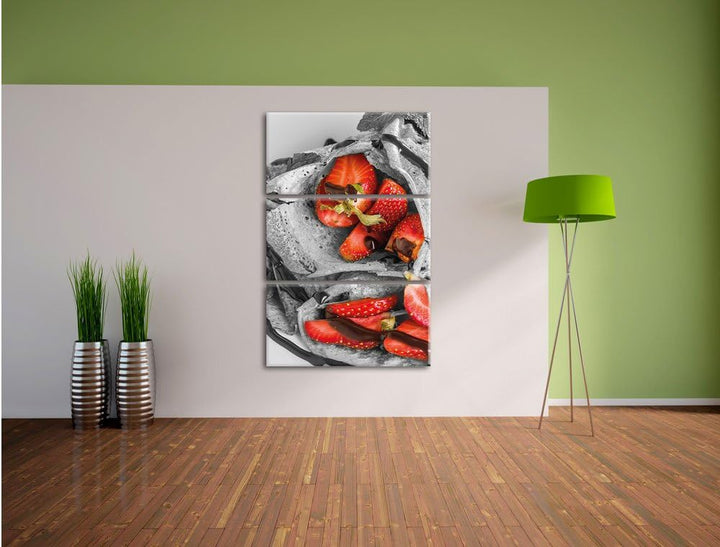 Pixxprint leckere Crepes mit Erdbeeren und Schokoglasur schwarz/weiss 3-Teiler Leinwandbild 120x80 B