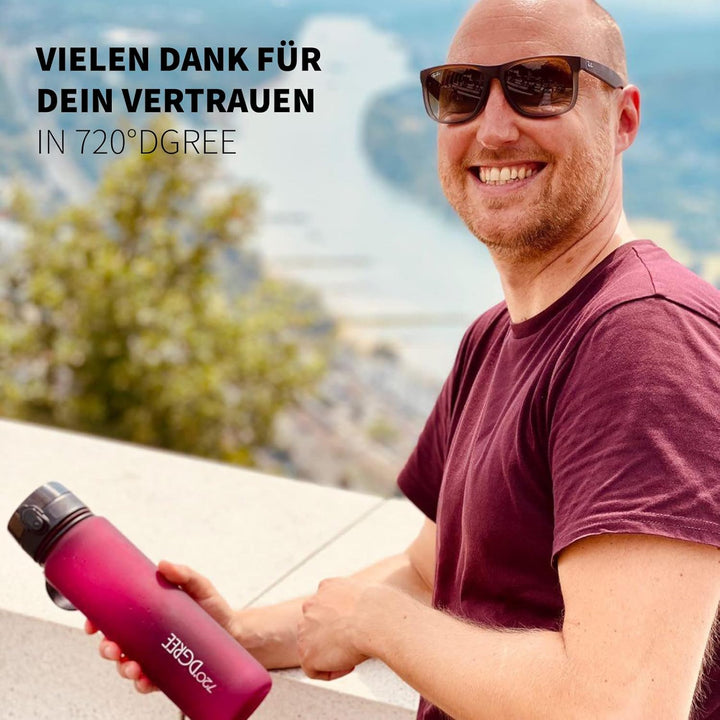720°DGREE Trinkflasche 1l “uberBottle“ softTouch +Früchtebehälter - BPA-Frei - Schlanke Wasserflasch