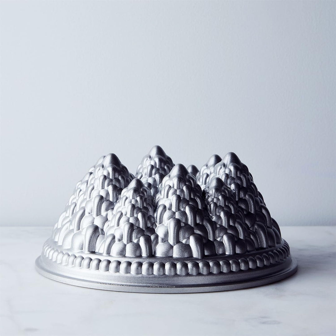 Nordic Ware 89737 - Backform, Kuchenform - Weihnachtsbackform - Tannenbäume, Winterwald - Aluminiumg