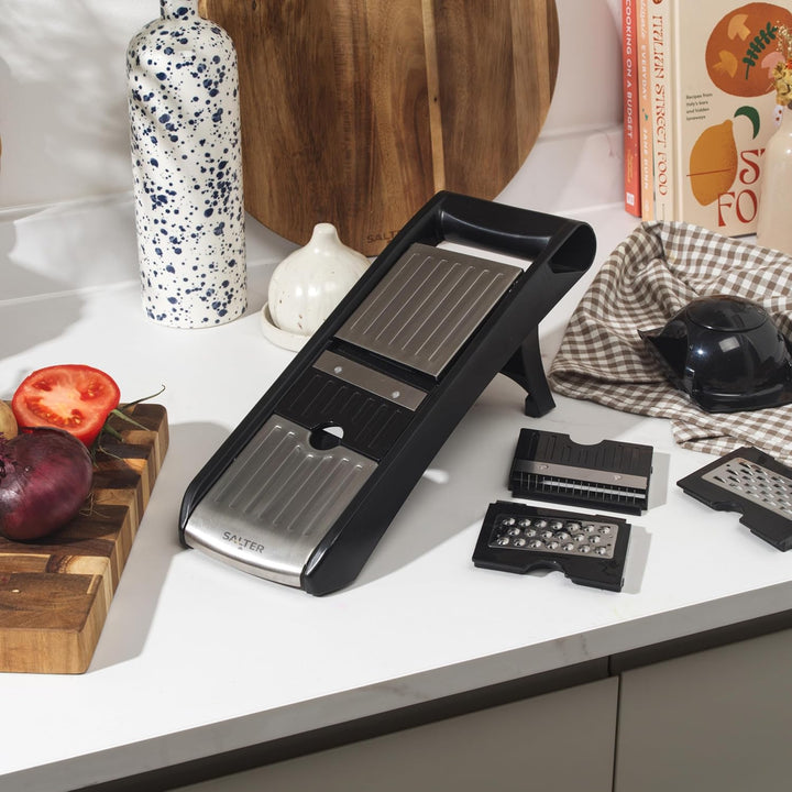 Salter Expert Chef's Mandoline – 4 austauschbare Klingen, Edelstahl, 35x12x8,3 cm, einfach zu bedien