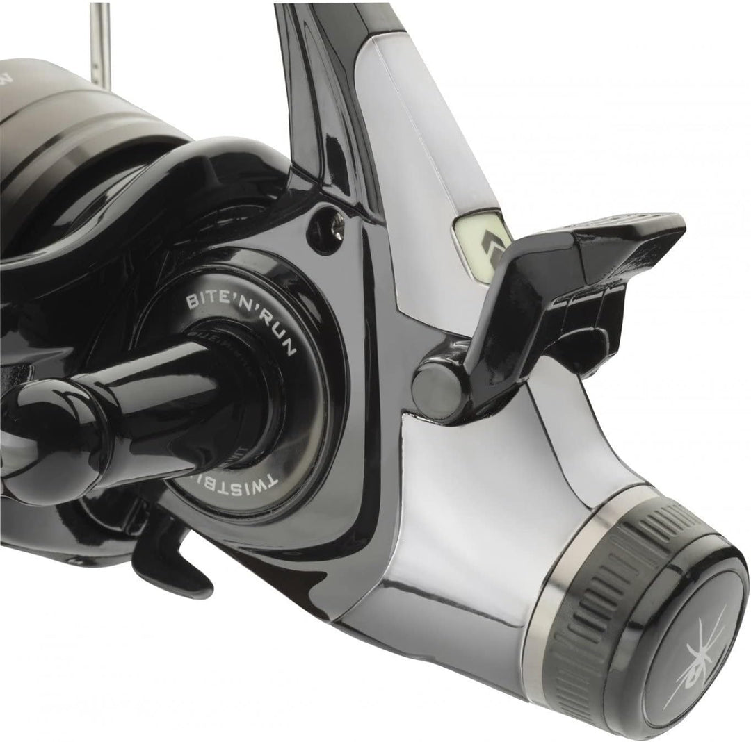 Daiwa - Black Widow Baitrunner/Freespool Rollen Grössen 3500A/4000A/4500A/5000A Karpfen Hecht Lachs