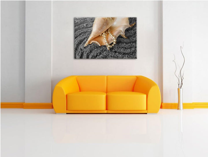 Muschel mit Perlenkette im Sand schwarz/weiss Format: 100x70 auf Leinwand, XXL riesige Bilder fertig