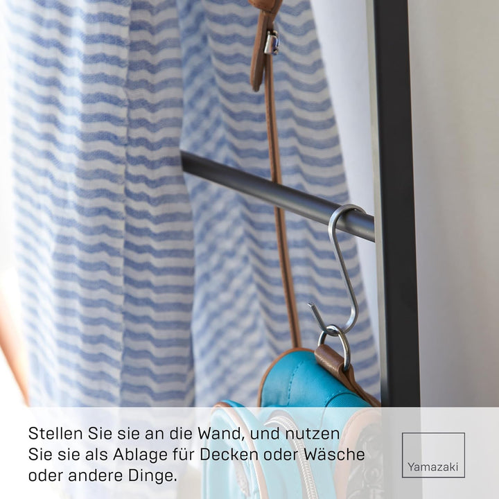Yamazaki 2813 TOWER Lehnende Kleiderleiter, Schwarz, Stahl/Holz, Minimalistisch, 45 x 24 x 160 cm Sc