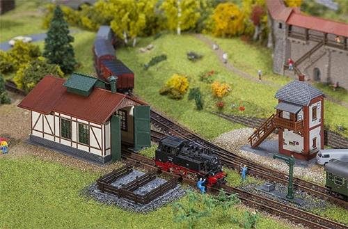 FALLER Set Nebenbahnlokschuppen mit Blockstelle Modellbausatz I 99 Einzelteile I Modelleisenbahn Zub