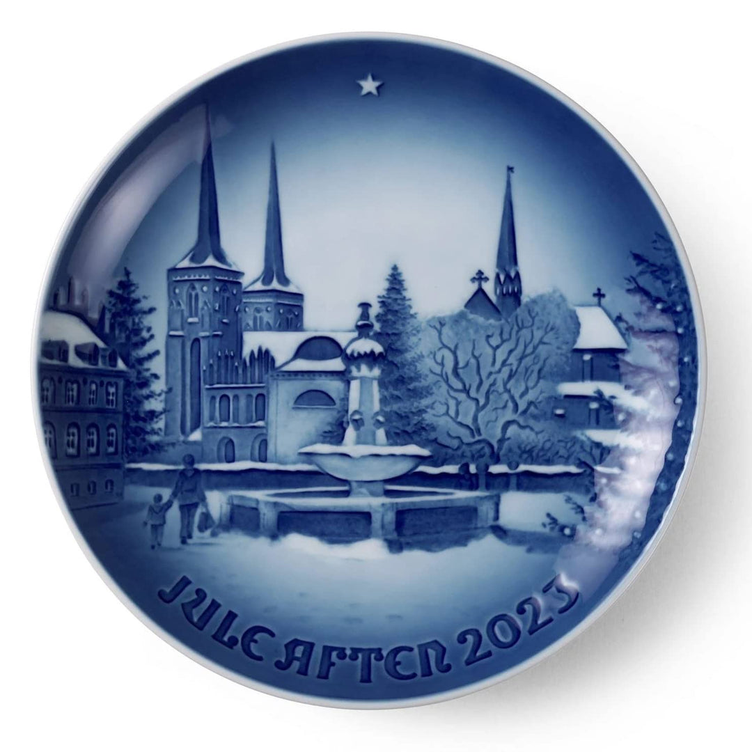 Royal Copenhagen Bing & GRØNDAHL Weihnachtsteller 2023, Weihnachten in Rosenkilde, Durchmesser: 18 c