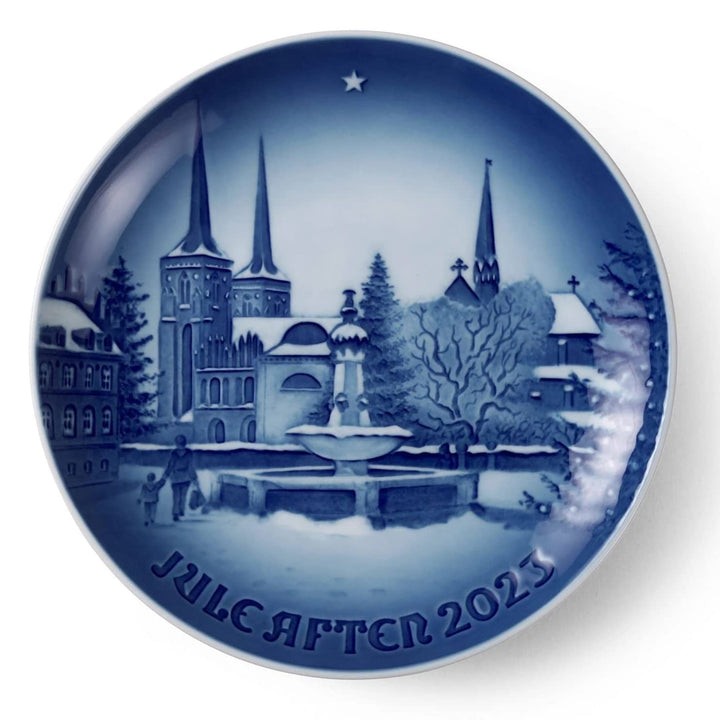 Royal Copenhagen Bing & GRØNDAHL Weihnachtsteller 2023, Weihnachten in Rosenkilde, Durchmesser: 18 c