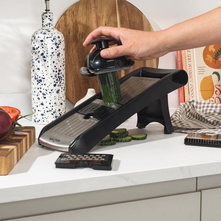 Salter Expert Chef's Mandoline – 4 austauschbare Klingen, Edelstahl, 35x12x8,3 cm, einfach zu bedien