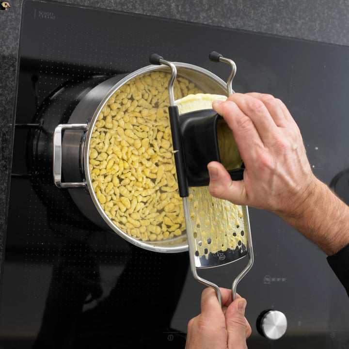RÖSLE Spätzlehobel, Hochwertiger Spätzlehobel mit Trichteraufsatz aus Kunststoff, Edelstahl 18/10, s
