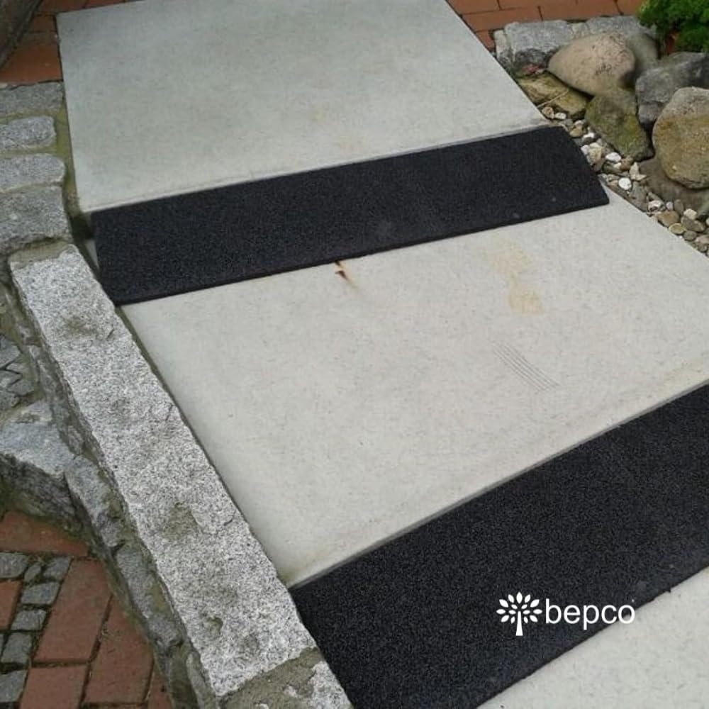 bepco Bordsteinrampe 2er Set (2 Stück) - 100 cm, Verschiedene Höhen, aus Gummi (schwarz), Auffahrram