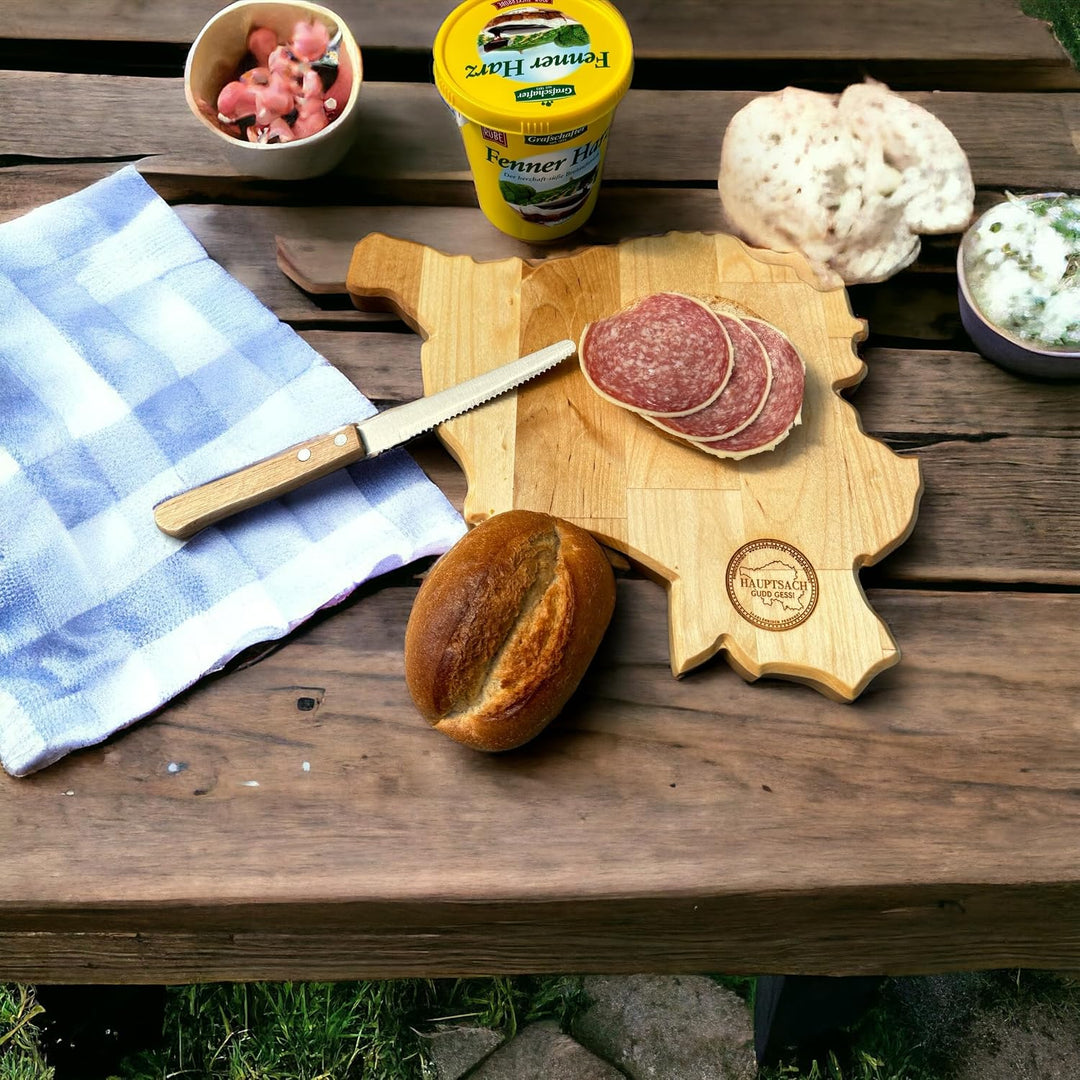 Saarlandbrett aus Holz, Frühstücksbrettchen mit der Skyline des Saarlandes, Geschenkidee aus dem Saa