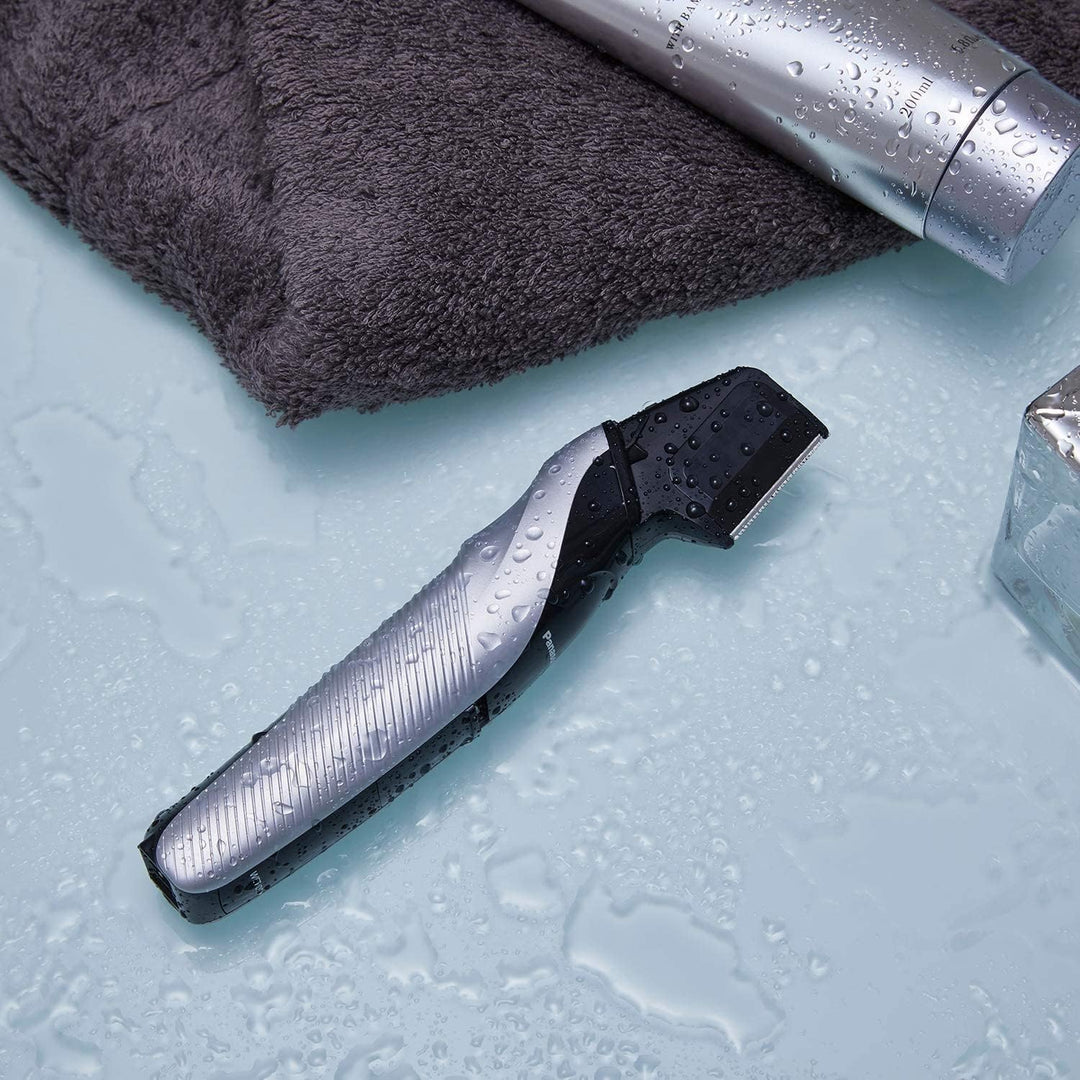 Panasonic Body-Trimmer ER-GK60 mit 3 Aufsätzen, Elektro-Rasierer für Herren, hautschonende Nass- und