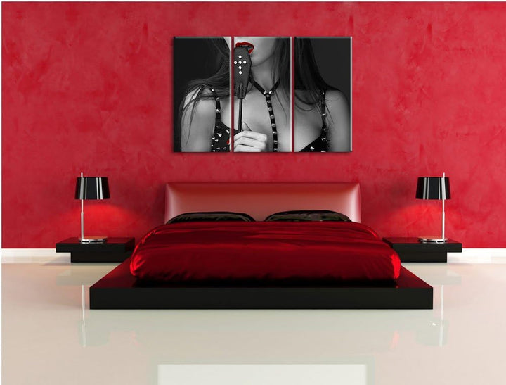 Dark Verführerische Frau mit Peitsche schwarz/weiss 3-Teiler Leinwandbild 120x80 Bild auf Leinwand,
