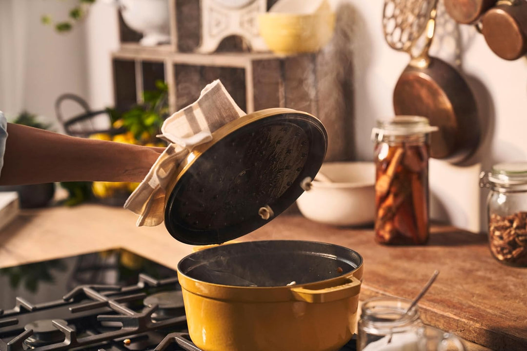 STAUB Cocotte, Gusseisen Bräter, Alle Herdarten inkl Induktion, Rund, 24 cm, 3,8 L, Zitronen-Gelb 24