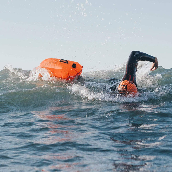 Set Freiwasser Schwimmboje 20 Liter und Badekappe. Sicherheitsschwimmboje für das Schwimmen im offen