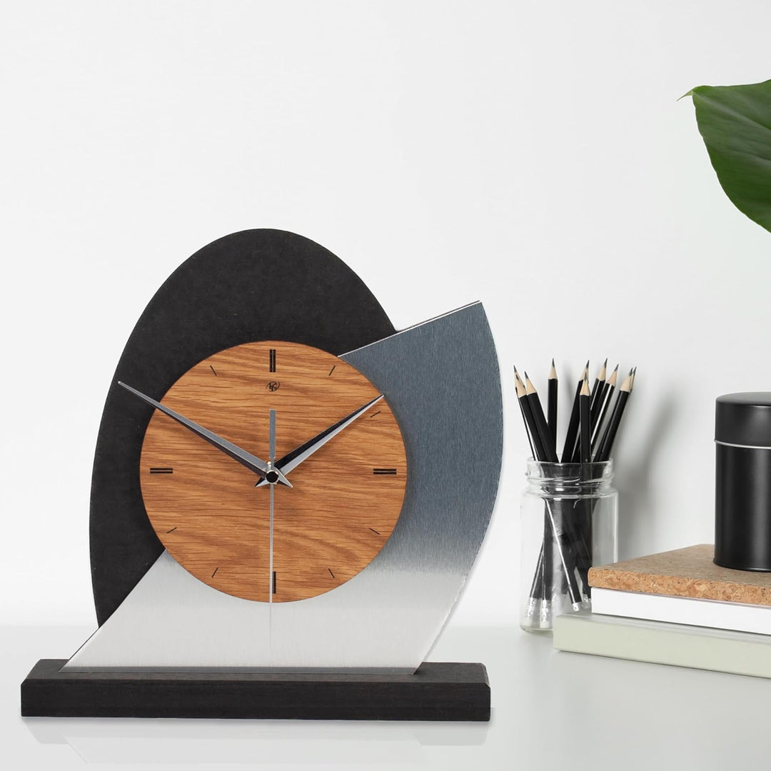 Kreative Feder Designer-Standuhr „Silver Dome“ aus Holz - Tischuhr in modernem Metallic-Look schwarz