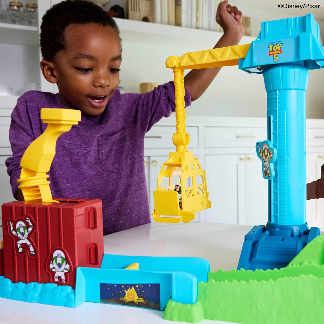 Hot Wheels Spielzeugauto Trackset, Disney Pixar Toy Story 5 Superstar Speeders Hi-Tech Buzz Lightyea