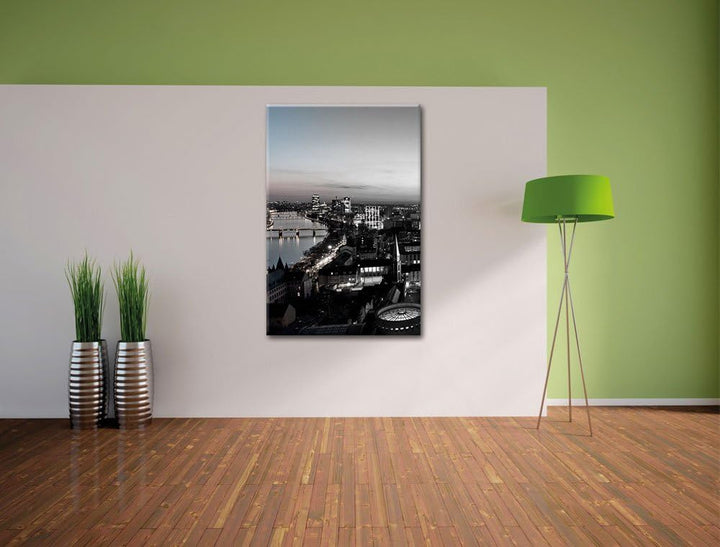 Pixxprint Frankfurter Skyline bei Sonnenuntergang schwarz/weiss, Format: 70x100 auf hochkantiges Lei