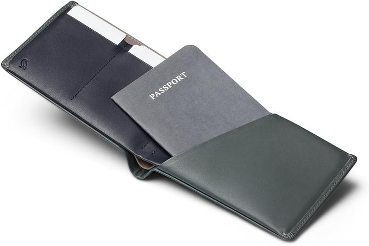 Bellroy Travel Wallet – Reisebrieftasche (Reisepass, Bordkarten, Scheine, Karten und Stift) Everglad