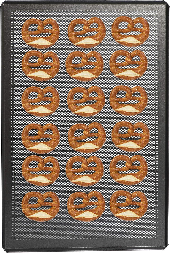 Antihaftbeschichtete Alu-Backform gelocht, 60 x 40 mit professioneller Hardfood Beschichtung Ø 2 mm