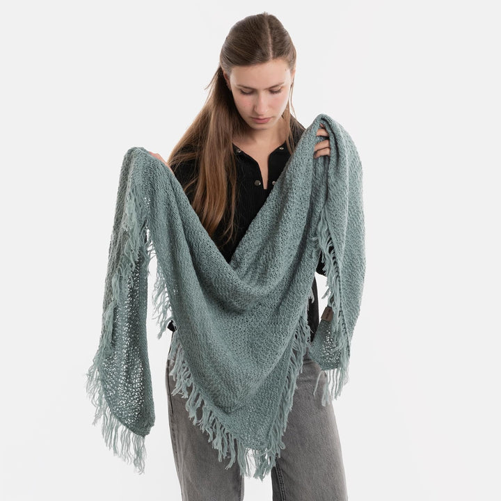KNIT FACTORY - Dreiecksschal Amber - Damen Strickschal mit Wolle - Umschlagtuch für den Herbst und W