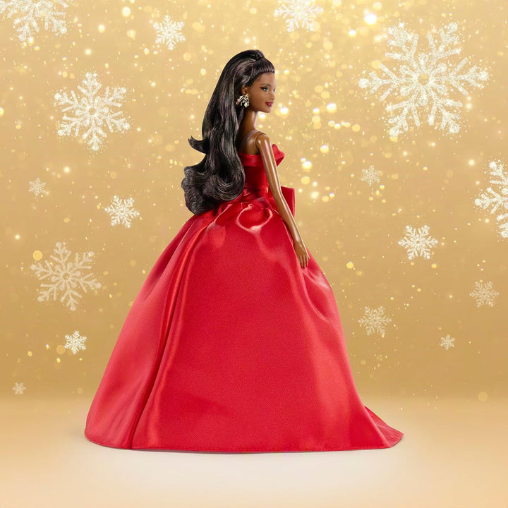 Barbie Signature-Puppe, Holiday 2026, schwarzhaarige Modepuppe | mit Schleifenkleid in Rot, saisonal