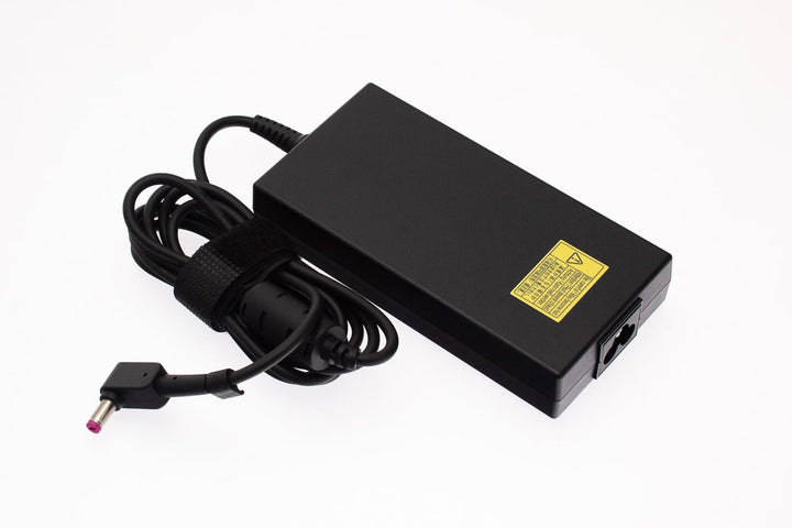 Netzteil/Ladegerät 19,5V / 6,92A / 135W mit Netzkabel EU Aspire 7 A715-72G (Original)