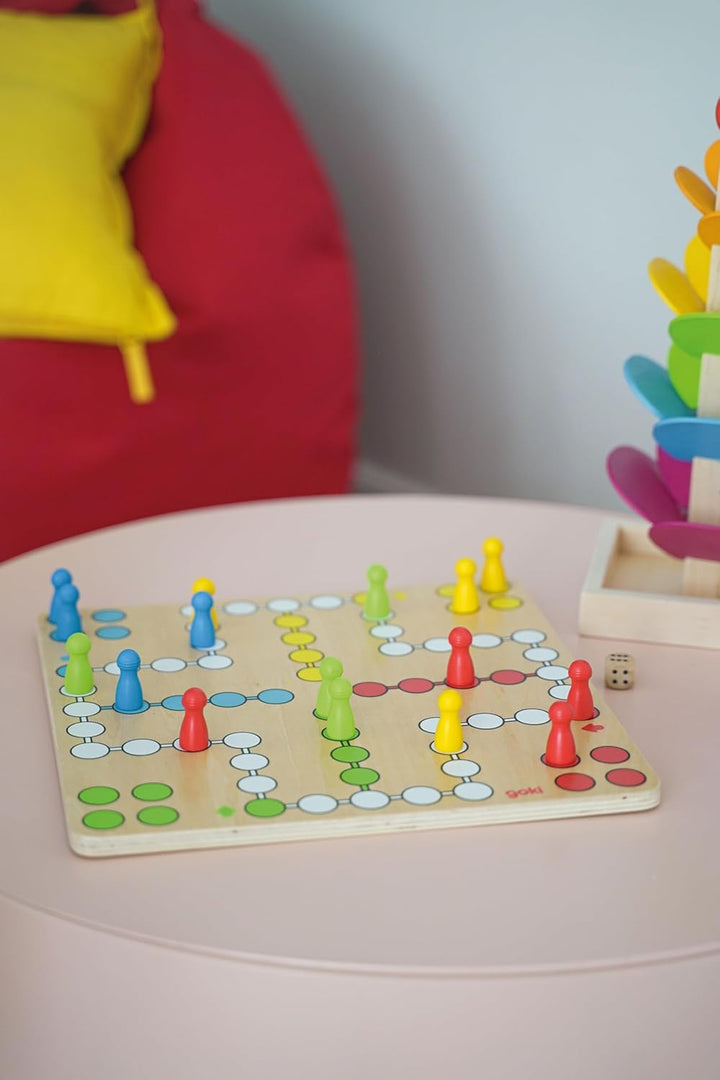 goki Ludo – Klassisches Holzbrettspiel für 2-4 Spieler mit 16 farbigen Pionen und robustem 28x28 cm