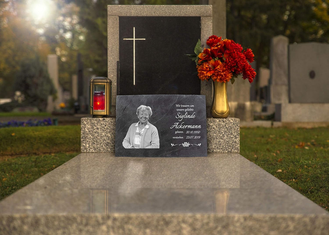 wandmotiv24 Schiefertafel Trauer, Gedenktafel Verstorbene, sie, Querformat 30x20cm Personalisiert Na