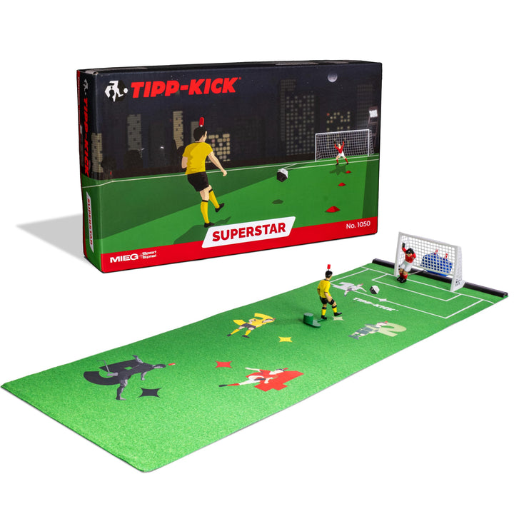 TIPP-KICK Spiel Superstar Fussball-Set mit Filz-Spielfeld (63x22cm) – Challenge für 2 Spieler, handb