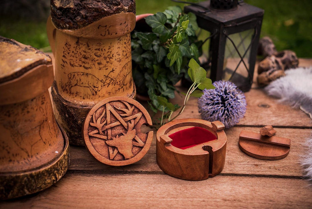 WINDALF Zauberdose CERNUNNOS Ø 9 cm Hirsch & Pentagramm Schmuckdose Handarbeit aus Holz