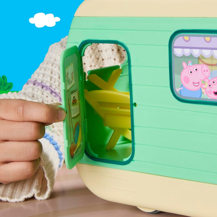 Peppa Pig Wohnwagen der DREI Wutz-Geschwister Spielset mit 3 Figuren, darunter Baby Evie, Vorschulsp