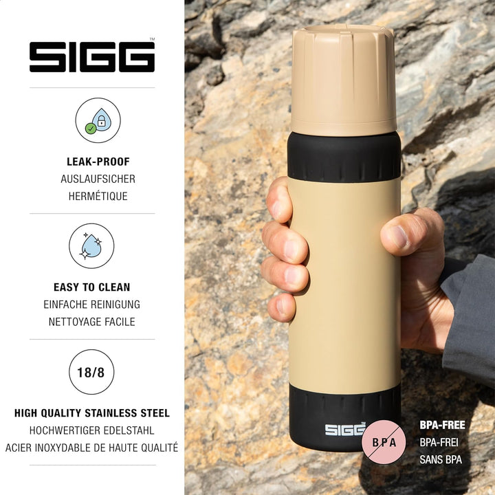SIGG – Isolierte Trinkflasche – Thermosflasche Alpine Star Caramel Sand, mit Becher – 27 St. Heiss,